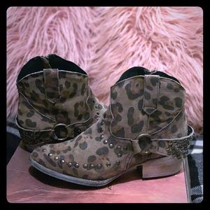 Circle G Gray Leather Leopard Booties